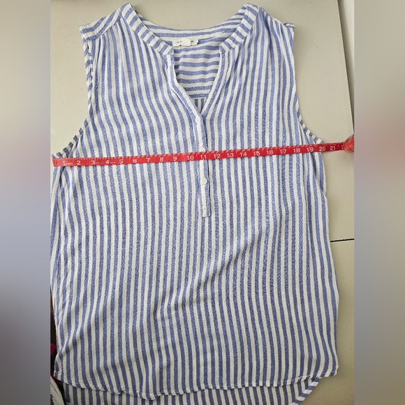 Sleeveless XL Blue & White Striped Top - Picture 5 of 5